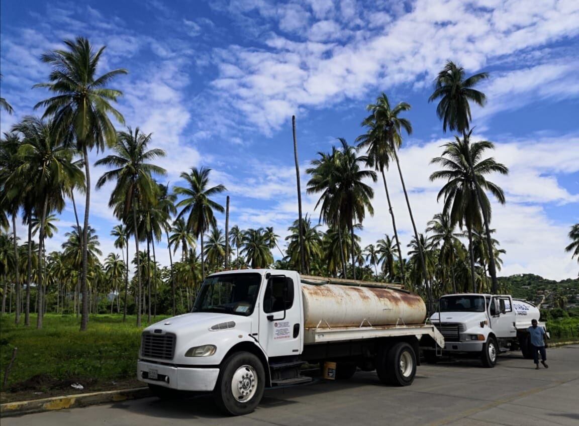 Listas las pipas de agua.