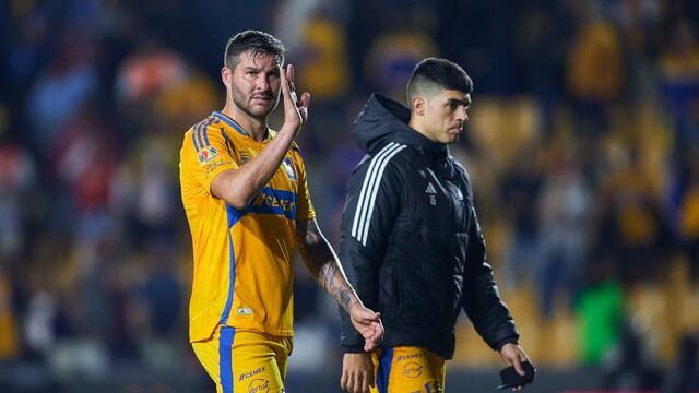 André-Pierre Gignac y Juan Brunetta, jugadores de Tigres.