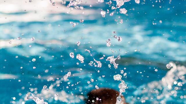 Una alberca electrificada puede causar lesiones de gravedad o la muerte