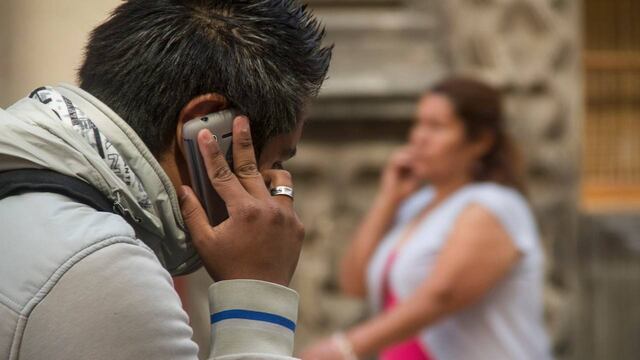 Uso del teléfono celular estaría relacionado al desarrollo de tumores.