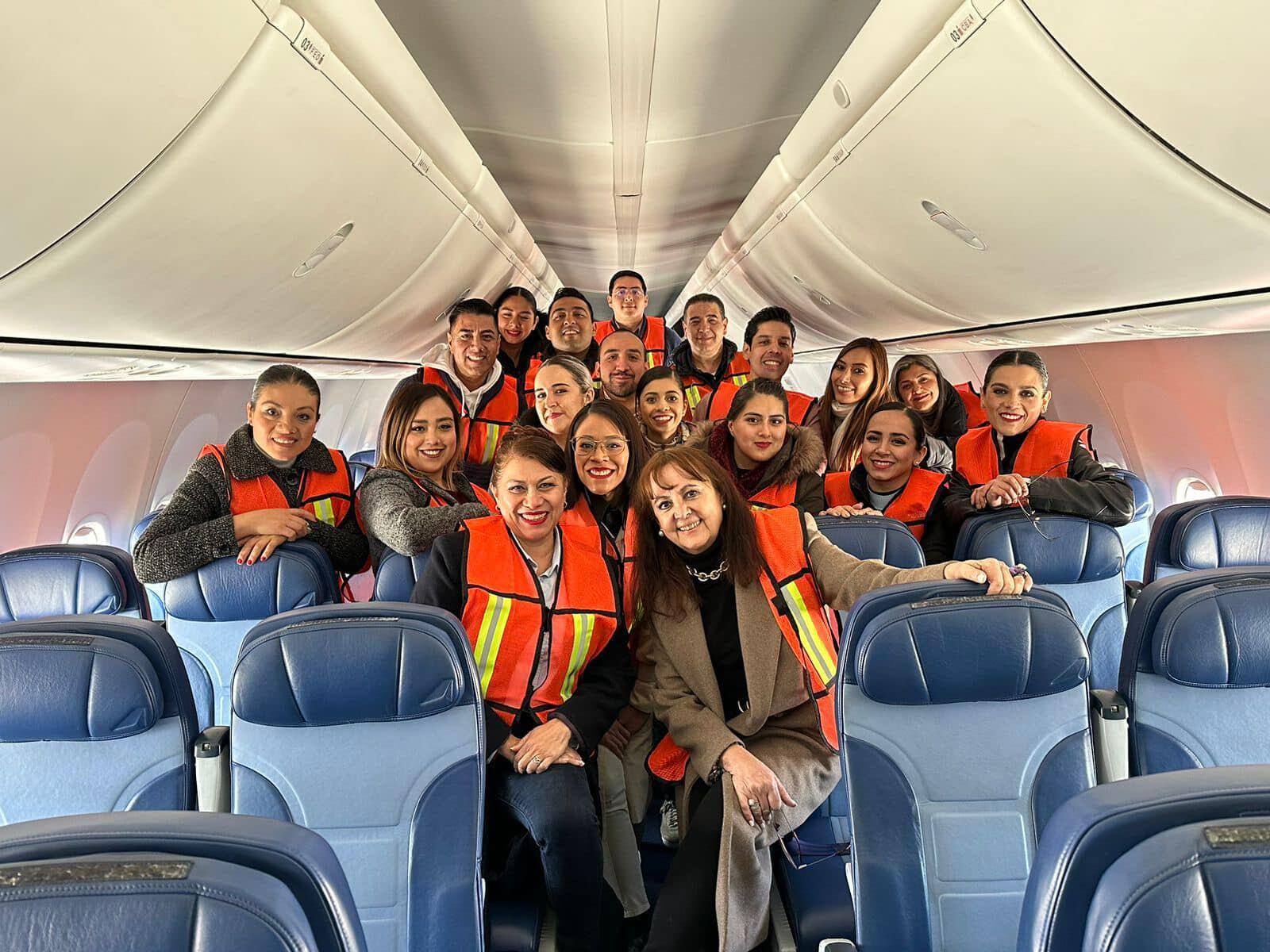 Tripulantes de la nueva Mexicana de Aviación