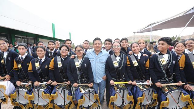 Ricardo Gallardo entrega nuevo plantel en Villa de Reyes