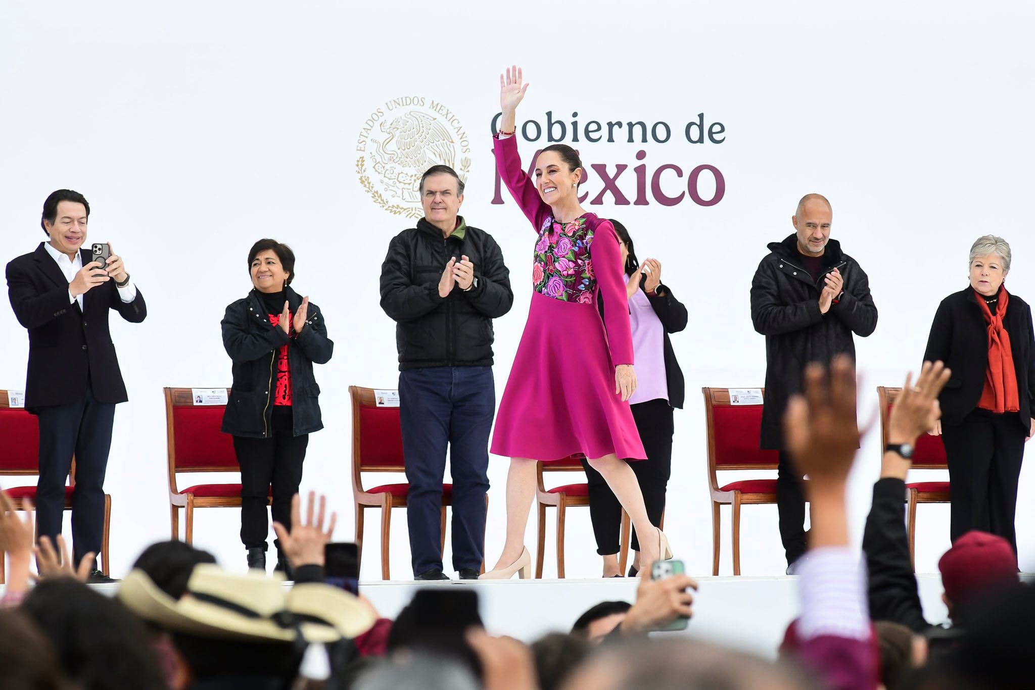 Delfina Gómez acompaña a Claudia Sheinbaum en informe de 100 días de gobierno