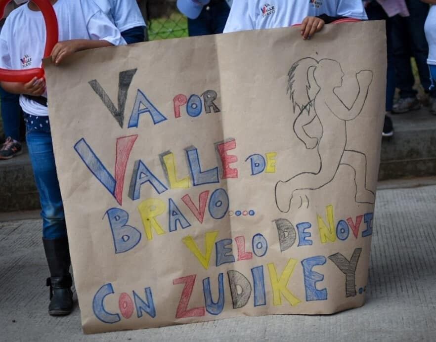 Apoyo a Zudikey Rodríguez en Valle de Bravo