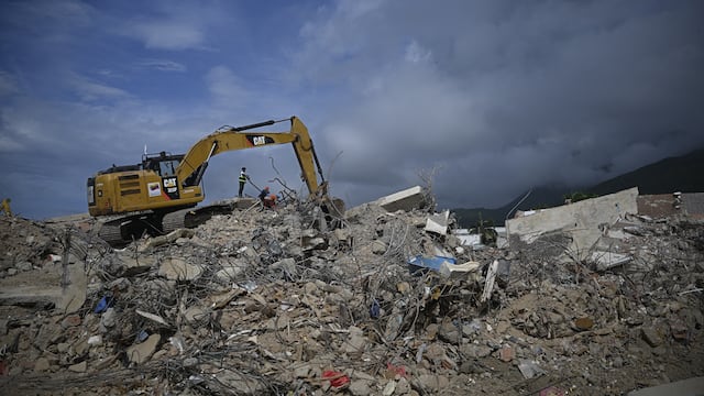 Sismos en Venezuela dejan una montaña de escombros en la costa tras la tragedia