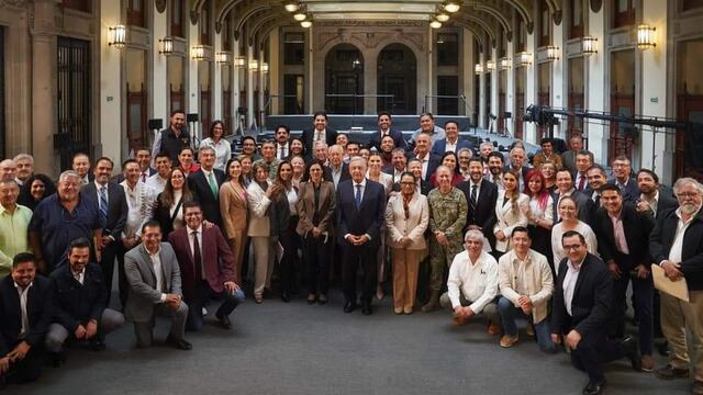 Rubén Rocha acude a reunión con AMLO