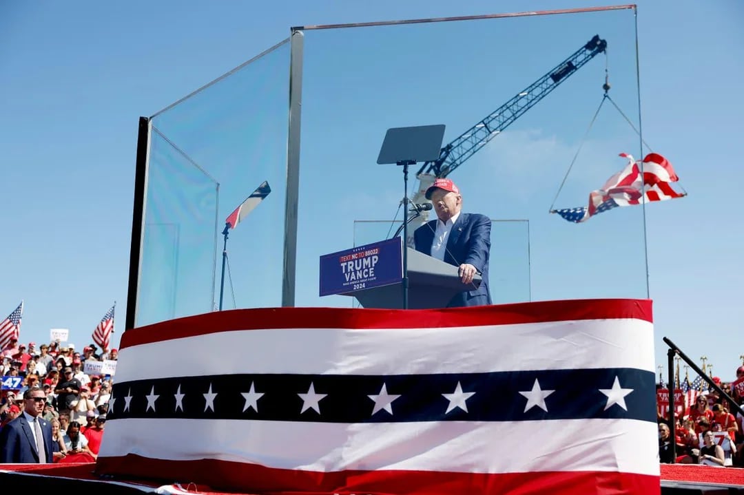 Donald Trump estrena muro blindado en mitin