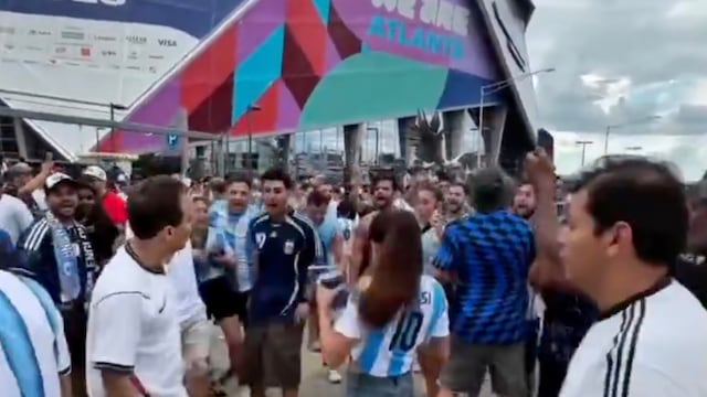 Peleas entre aficionados empañan triunfo de Argentina en el Estadio Atlanta