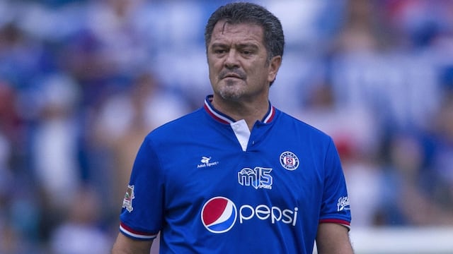 Carlos Hermosillo en juego de Leyendas.