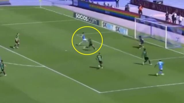 Chucky Lozano anota gol.