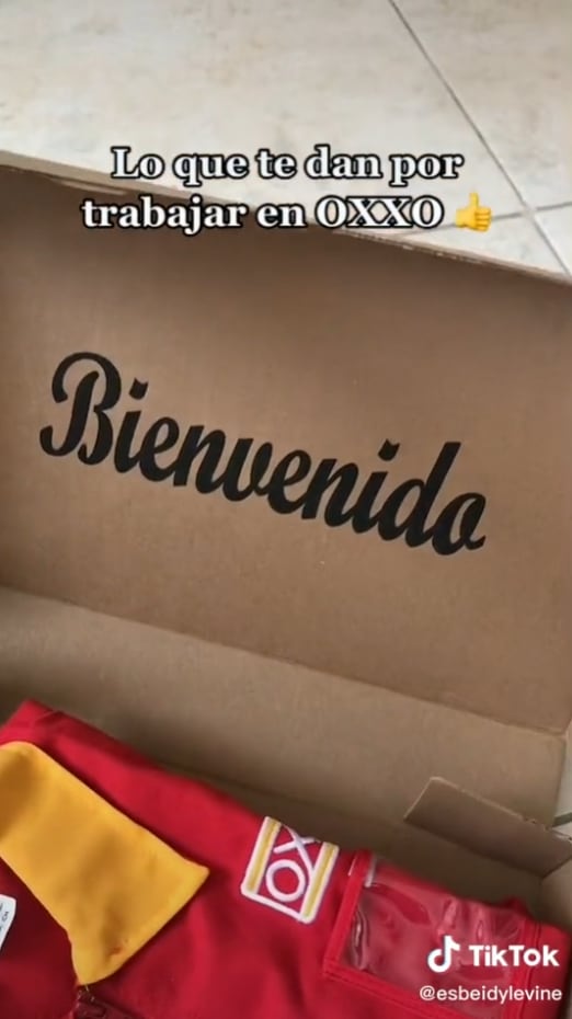 Cajera del Oxxo revela en TikTok todo lo que te regalan por trabajar ahí