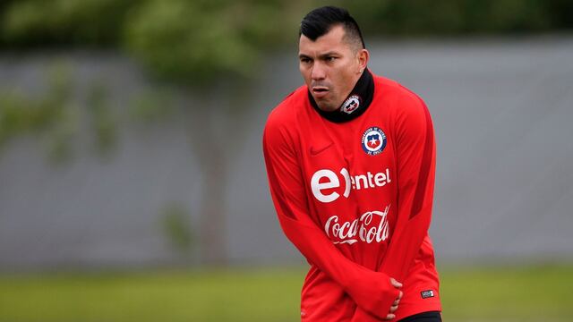 Gary Medel en el campamento chileno.