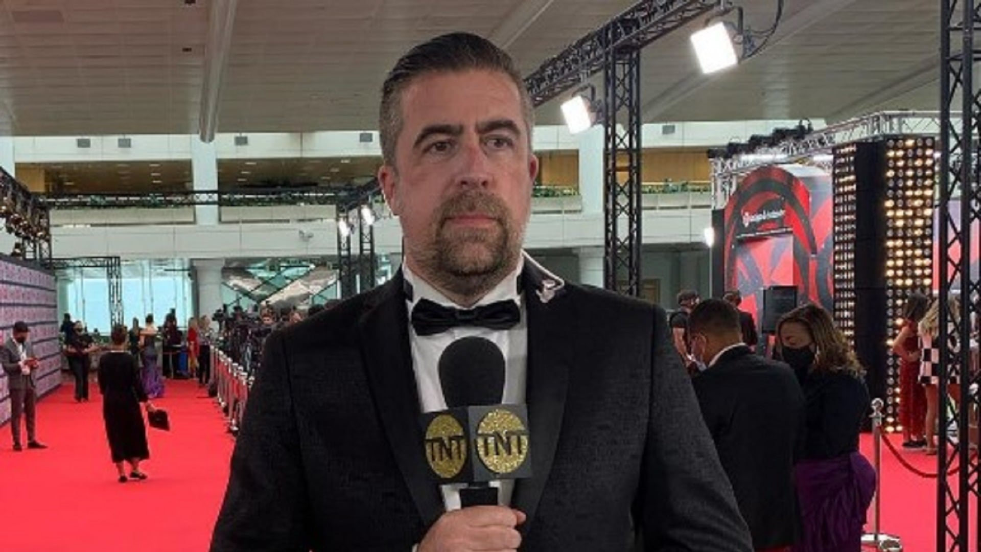 “No soy yo”: Le tiran a Rafael Sarmiento por mala traducción de TNT en premios Oscar 2023