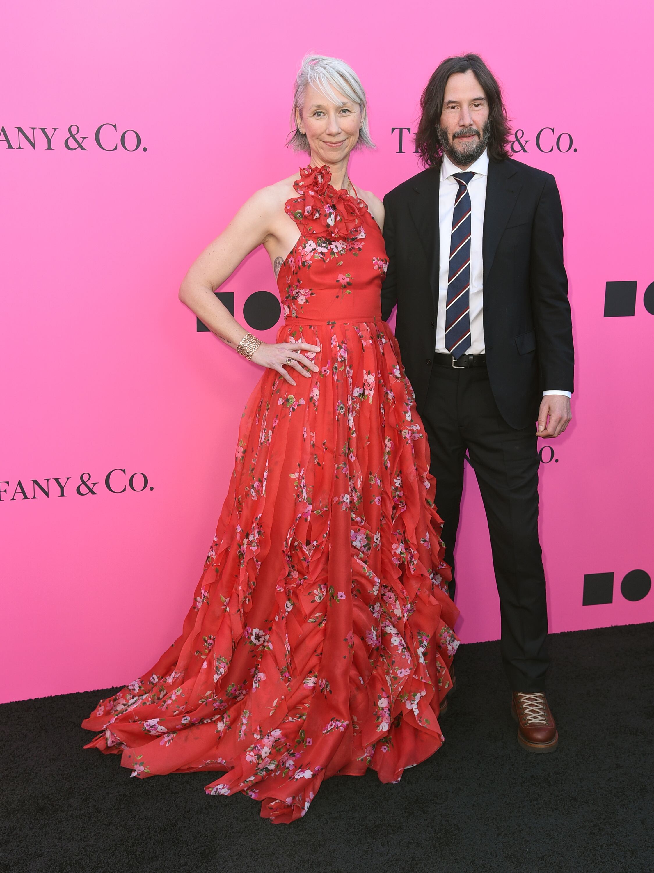 Keanu Reeves, Alexandra Grant su beso que protagonizó la gala MOCA