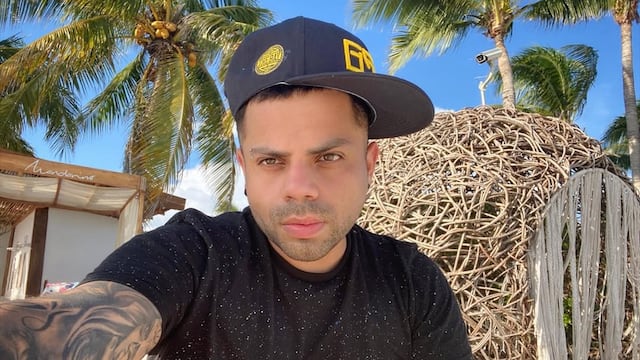 Joel Echeverría, manager.