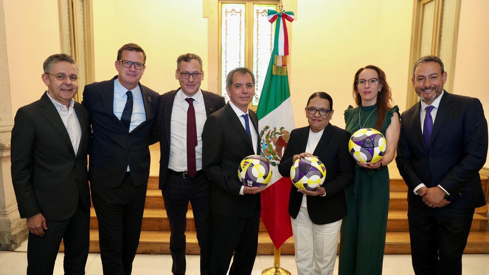 Gabriela Cuevas se reunió con directivos de la FIFA de cara al Mundial 2026 en México