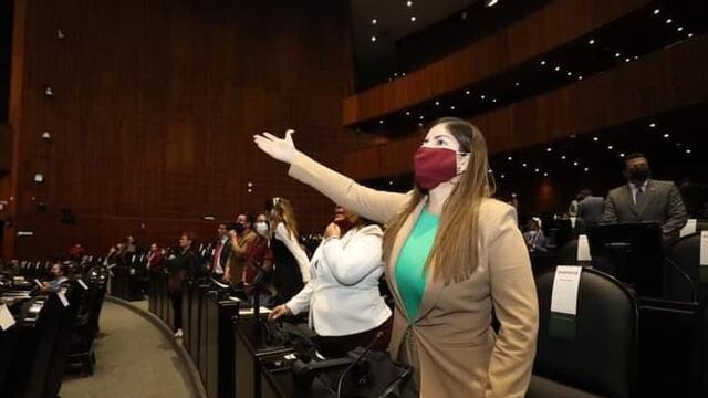 Diputada Merary Villegas ignora súplica de madre por medicamentos oncológicos