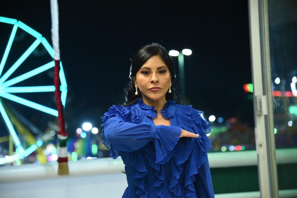 Karla Fiesco conmemora el 213 aniversario de la Independencia de México