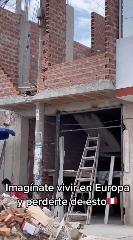 Casa con poste de luz