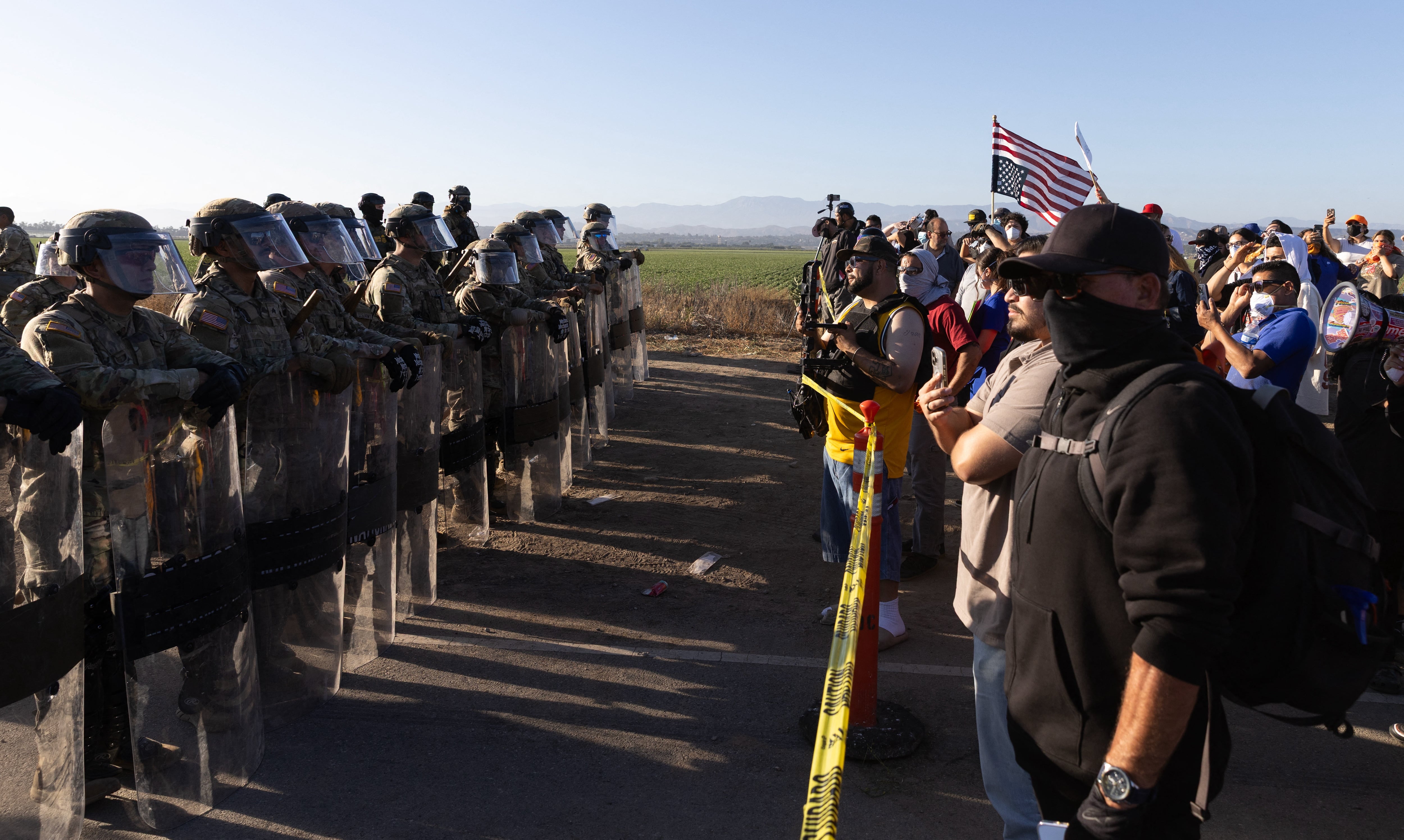 Agentes de ICE y Guardia Nacional hacen redada en granja de California, Estados Unidos