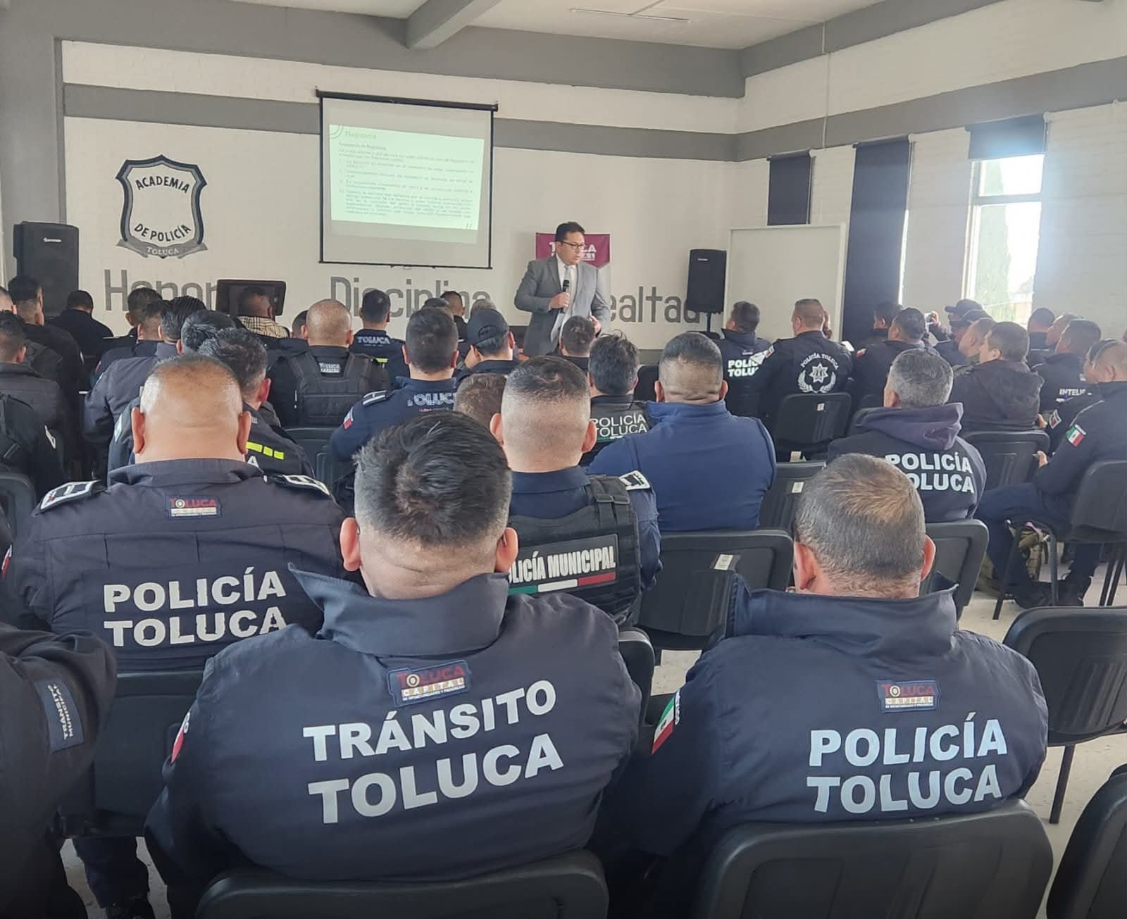 Ricardo Moreno respalda protección de periodistas y defensores en Toluca