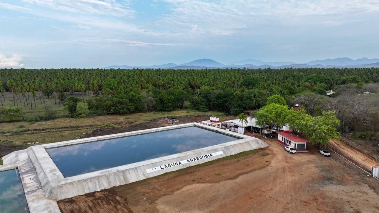 Evelyn Salgado inaugura sistema de saneamiento que beneficia a 24 mil habitantes de Petatlán.