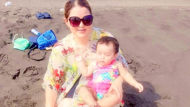 Alejandra Rivas y su hija