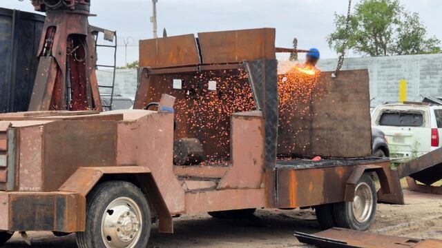 FGR destruye 33 vehículos monstruos con blindaje artesanal que fueron asegurados en Tamaulipas