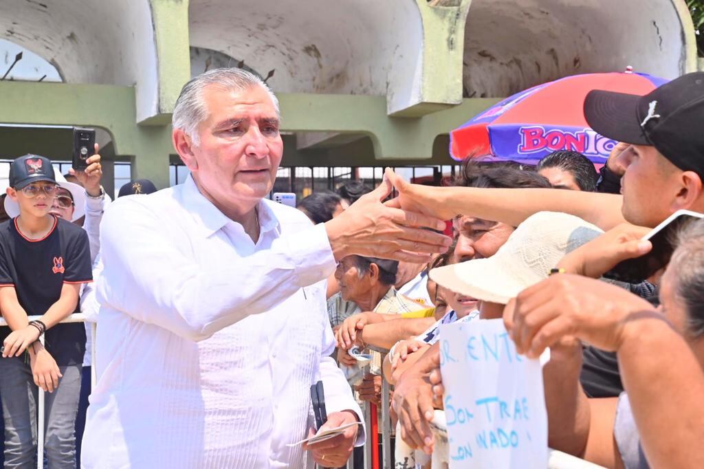 Entre gritos y ovaciones, AMLO llegó a Teapa, Tabasco