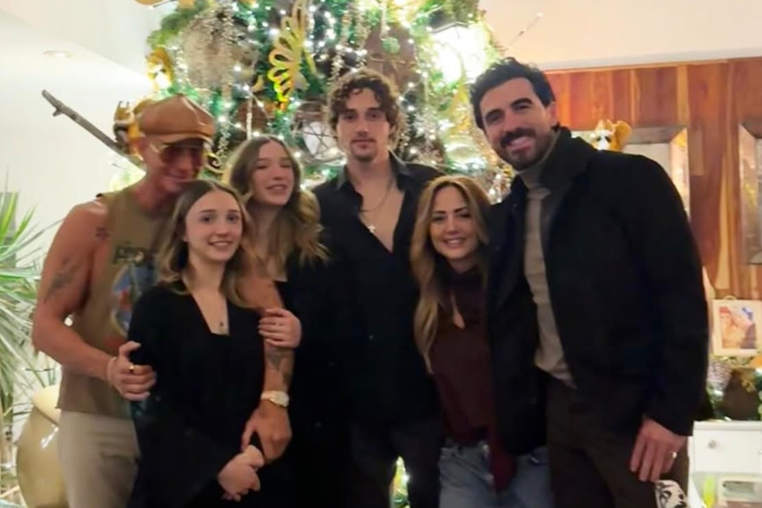 Luis Carlos Origel con Andrea Legarreta, sus hijas y Erik Rubín