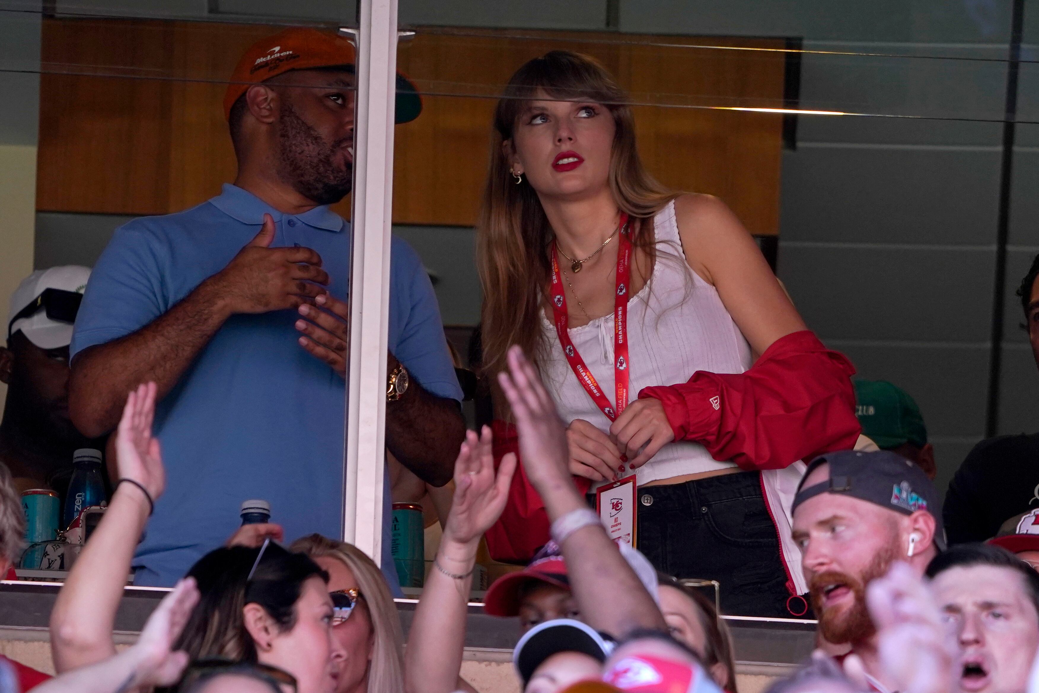Taylor Swift en el Arrowhead Stadium apoyando a los Kansas City Chiefs en donde juega Travis Kelce