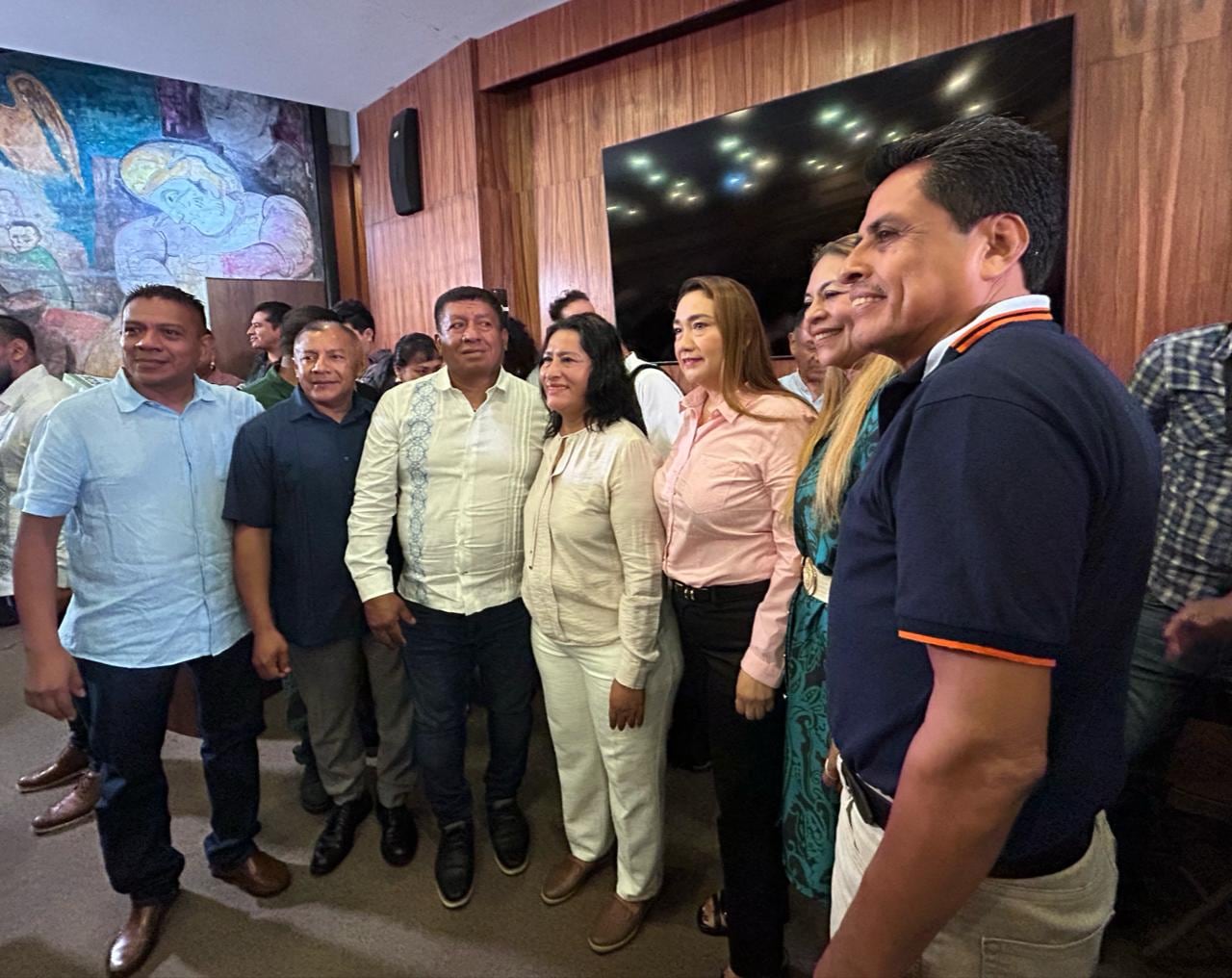 Abelina López adelanta aguinaldo a trabajadores de Acapulco