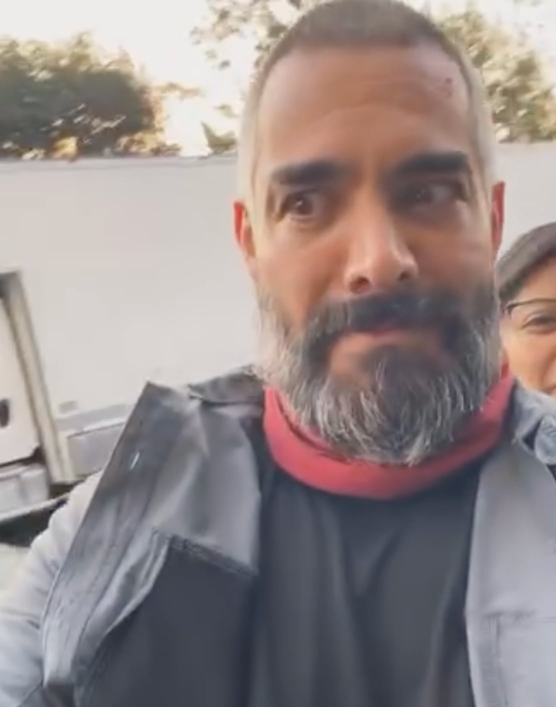 Omar Chaparro divierte a sus seguidores al ser confundido con Jaime Camil