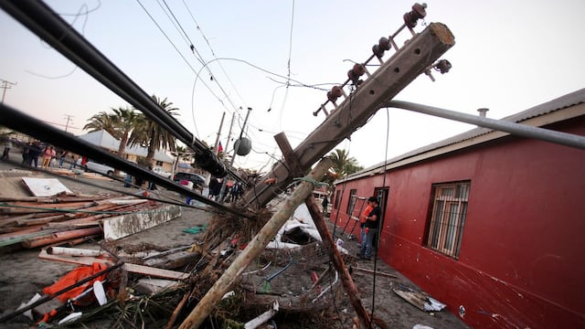Casas y locales destruídos, barcos encallados y falta de servicios básicos se presenta en el pueblo costero de Tongoy después del terremoto y tsunami que sacudió la zona central de Chile en septiembre de 2015