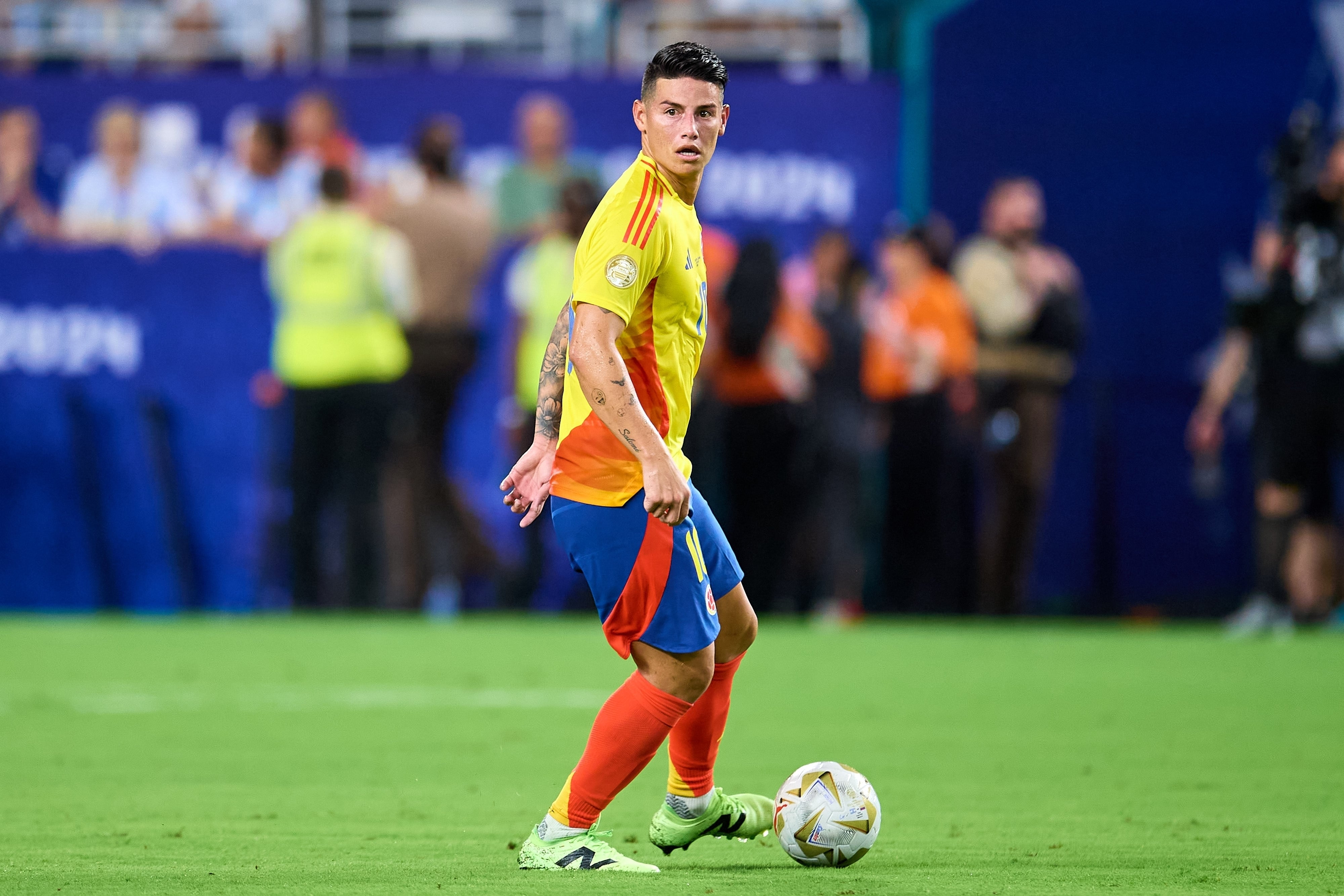 James Rodríguez rescindió contrato con Rayo Vallecano.