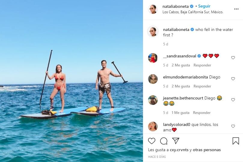Natalia Boneta y Diego Boneta en la playa.