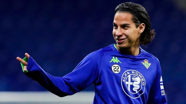 Lainez en un entrenamiento con el Betis