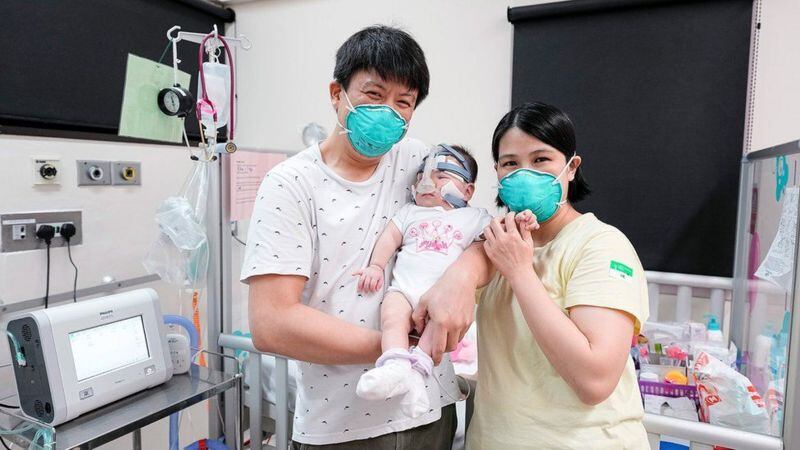 Bebé más pequeña del mundo sale del hospital