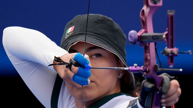 Alejandra Valencia en cuartos de final de tiro con arco.