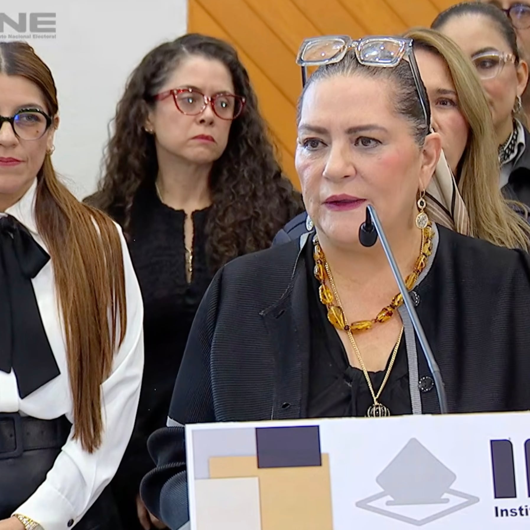 “No forman parte del INE”: Taddei responde a cuestionamientos sobre su chofer