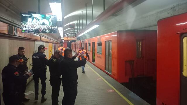 Convoy de Línea 7 del Metro se separó al llegar a la estación Polanco por lo que se desalojaron a usuarios después de reportar un estallido en la estación.