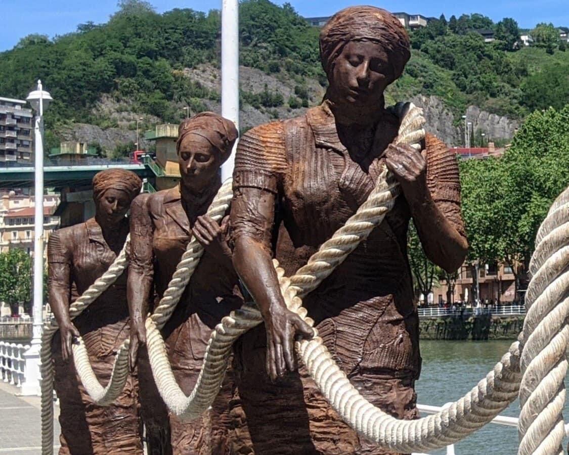 Esculturas de "sirgueras"