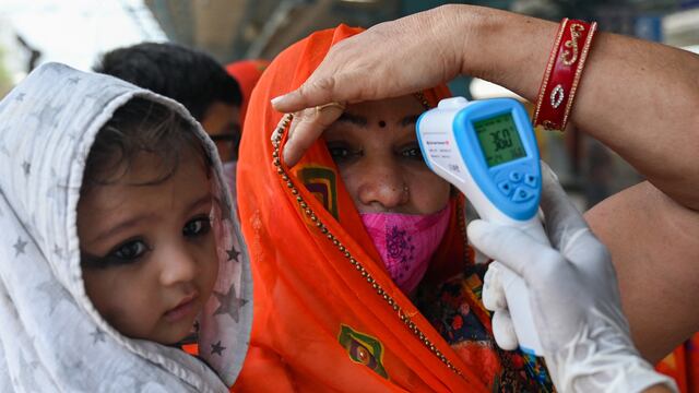 India relaja medidas contra Covid-19 por la disminución de casos nuevos