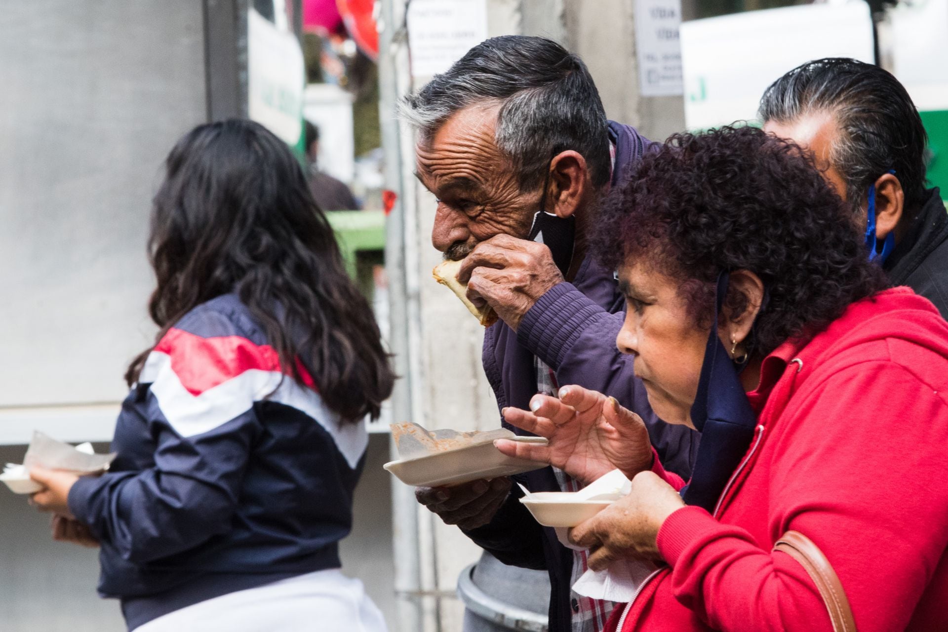 Aguas con la comida callejera del Metro CDMX