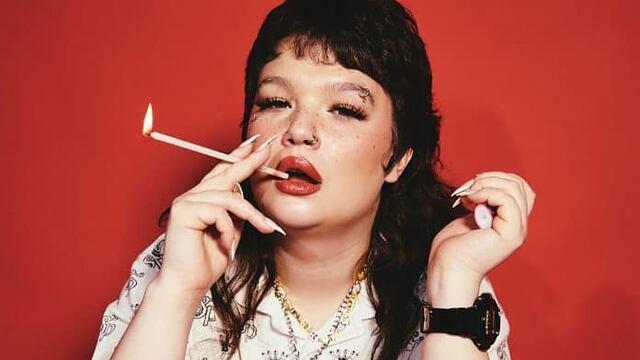 Lola Young cancela shows en México y globalmente tras sufrir desmayo