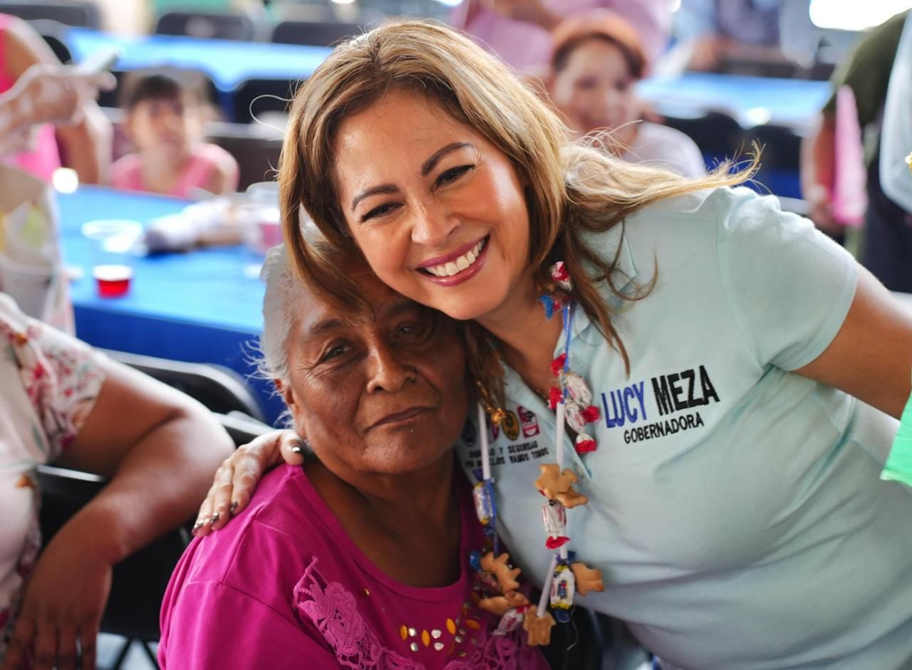 Lucy Meza recibe apoyo masivo de mujeres