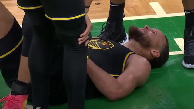 Stephen Curry salió lesionado