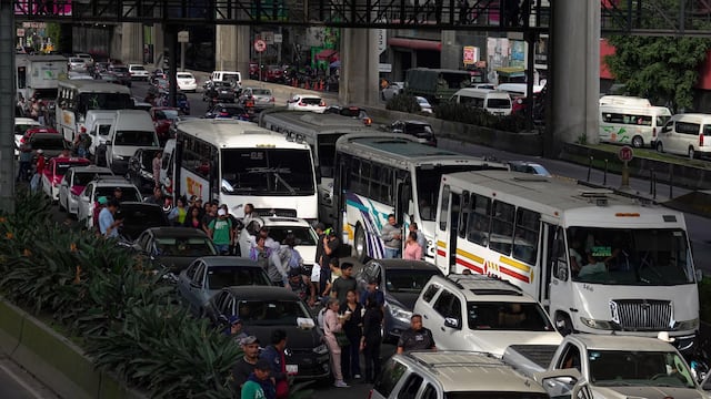 Alianza de Autotransportistas anunció d8versos puntos de partido en 0rotwsta rumbo al Zócalo CDMX