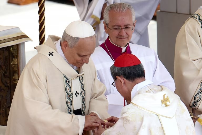 Papa León XIV recibe Anillo del Pescador