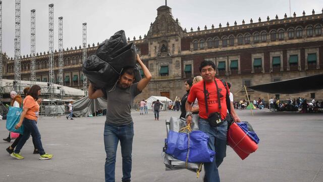 Maestros de la CNTE retiraron el plantón que instalaron en la Plancha del zócalo, en búsqueda de demandas laborales y sindicales.